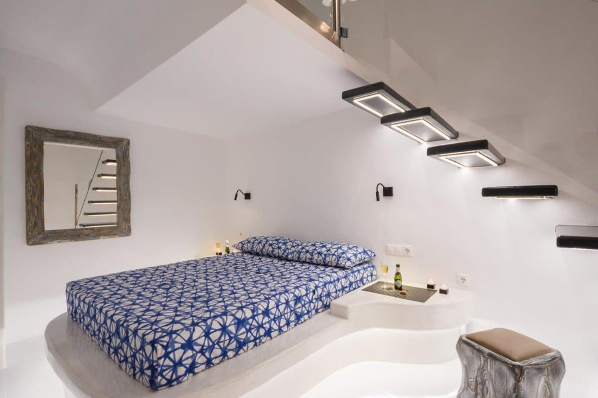 Santorini Traditional Apt With Private Hot Tub Apartment Fira  Luaran gambar