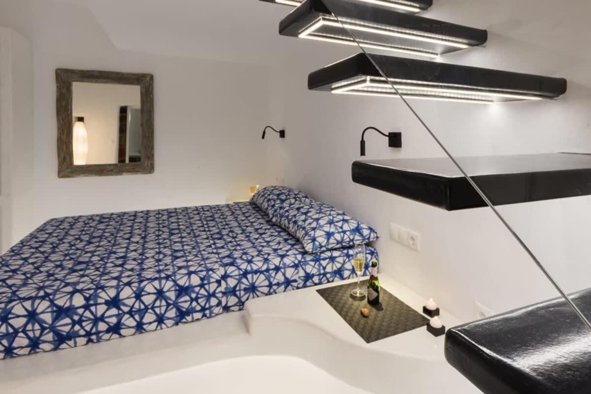 Santorini Traditional Apt With Private Hot Tub Apartment Fira  Luaran gambar