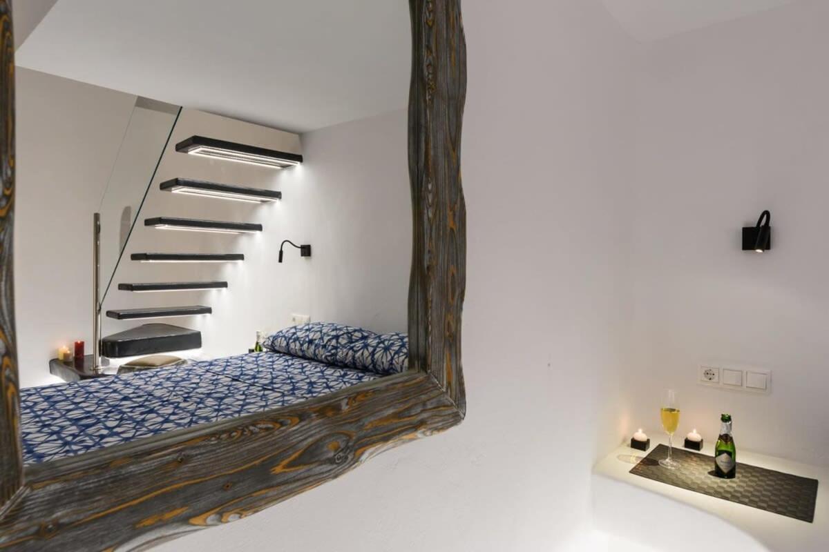 Santorini Traditional Apt With Private Hot Tub Apartment Fira  Luaran gambar